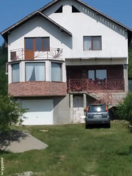 Casă cu 4 camere cu Teren 30000 Mp în Fârtățești