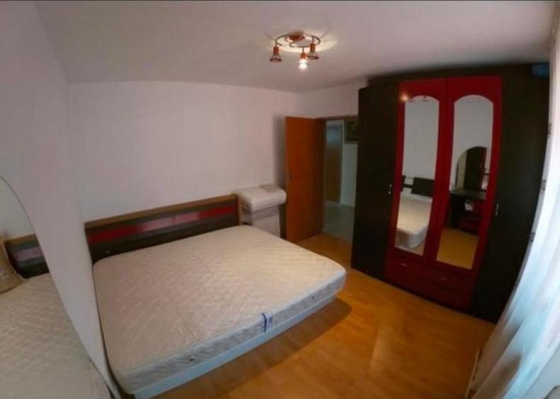 Casă cu 5 camere cu Canalizare în Central