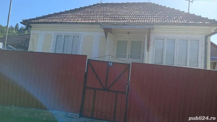 Casă cu 4 camere cu Teren 4000 Mp în Central