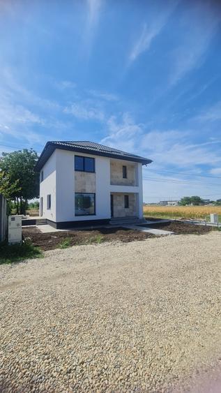 Casă cu 4 camere cu Teren 750 Mp în Berceni