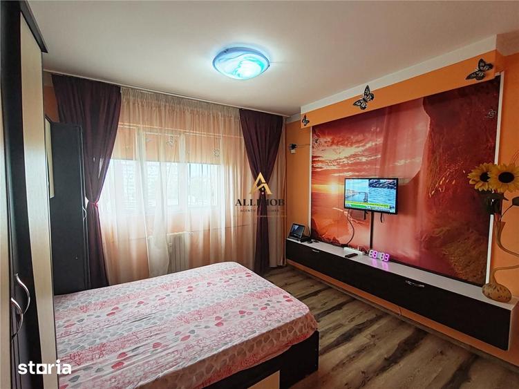 Apartament cu 2 camere decomandat în Republicii