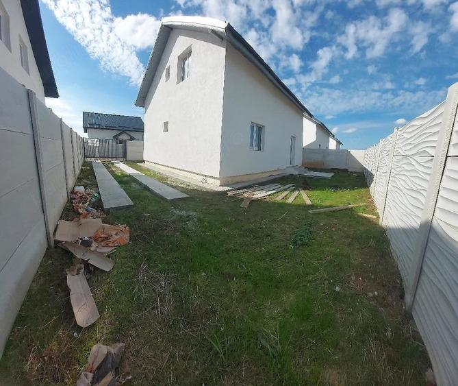 Casă cu 4 camere cu Teren 220 Mp în Vârteju