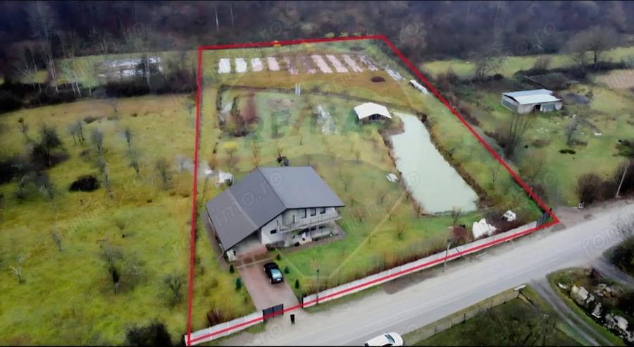 Casă cu 5 camere cu Teren 6117 Mp în Voislova