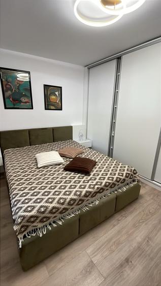 Apartament cu 2 camere decomandat în P-ța Victoriei