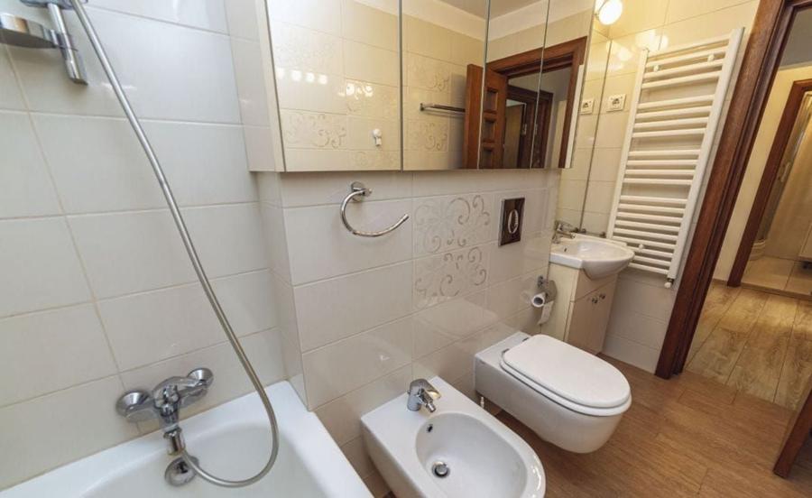 Apartament cu 3 camere decomandat, mobilat în Cotroceni