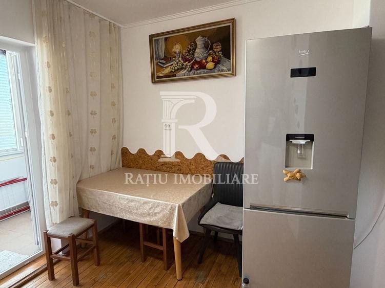 Apartament cu 3 camere decomandat, mobilat în Rogerius
