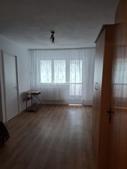 Garsoniera Craiovei de vanzare in bloc de apartamente