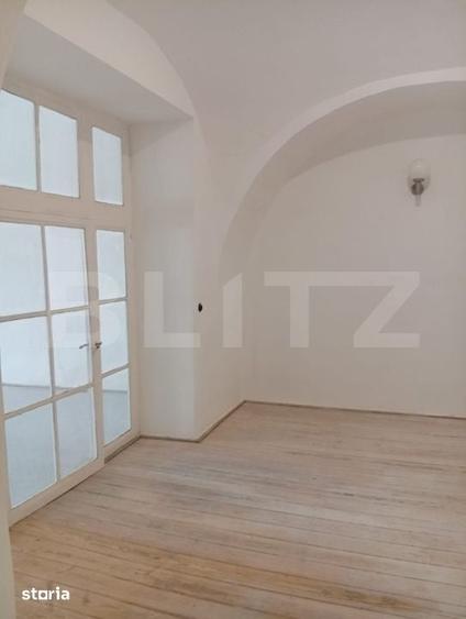 Imobil cu arhitectura aparte, 75mp, Centru - 2
