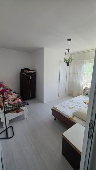 Casă individuală cu 4 camere cu Teren 200 Mp în Pecineaga