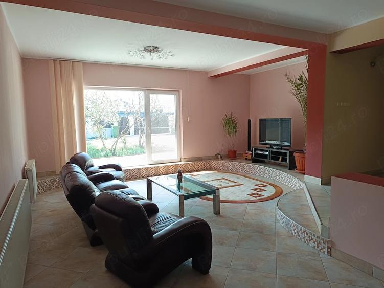 Casă cu 3 camere cu Teren 1000 Mp în Central