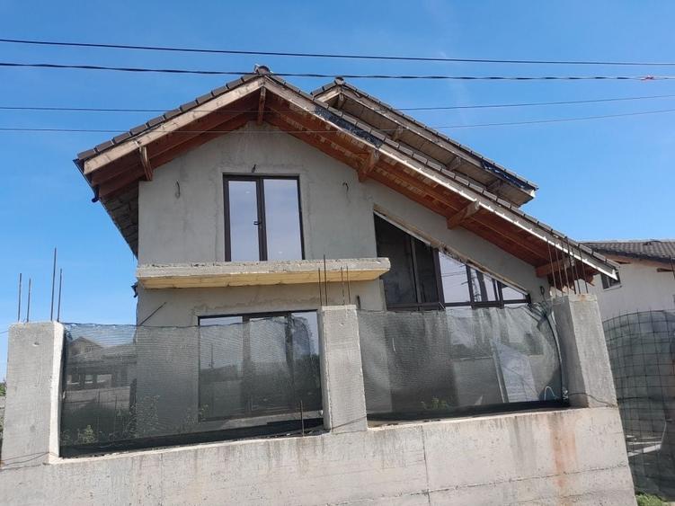Casă cu 4 camere în Malu Mare