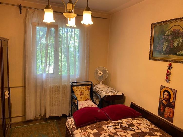 Apartament cu 3 camere semidecomandat în Militari