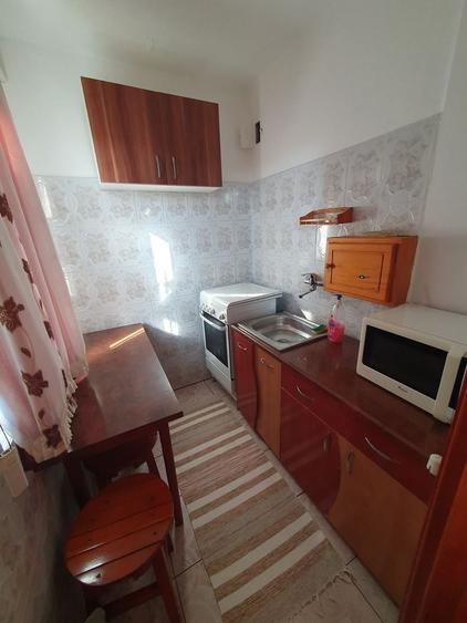 Apartament cu 2 camere semidecomandat în Crâng