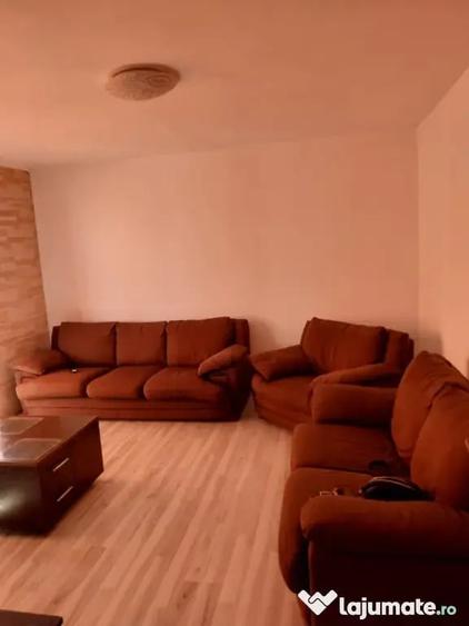 Apartament cu 4 camere decomandat în Confecții