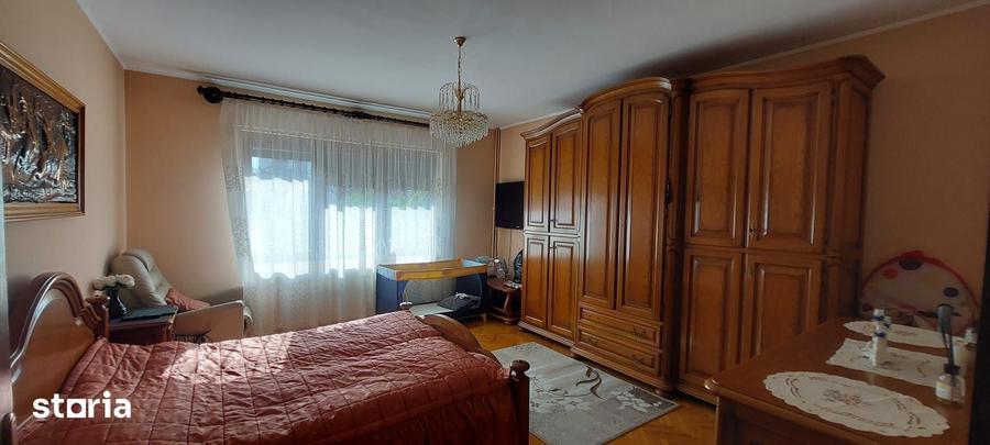 Casă cu 5 camere cu Teren 890 Mp în Budai