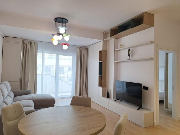 Apartament cu 2 camere semidecomandat, mobilat în Florești