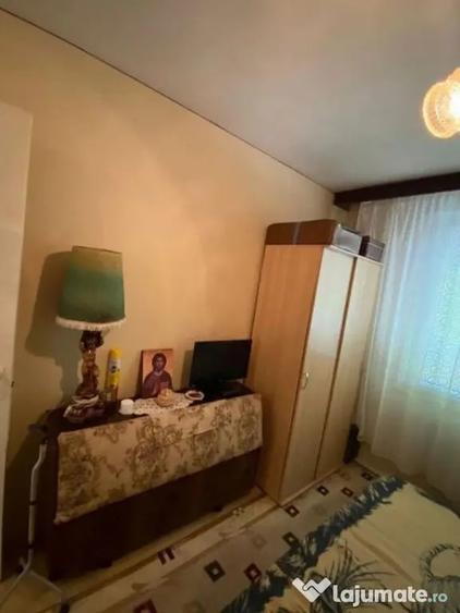 Apartament cu 3 camere semidecomandat în Rahova