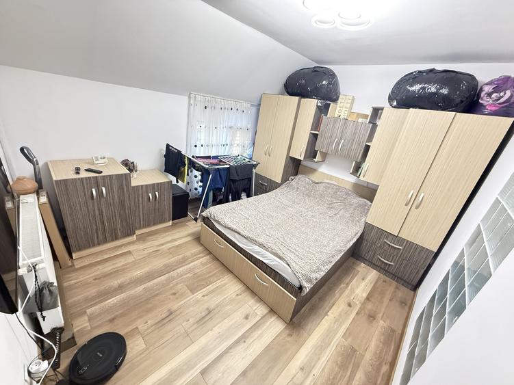 Apartament cu 3 camere semidecomandat, mobilat în Iris