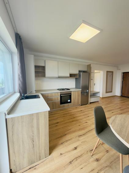 Apartament cu 2 camere semidecomandat în Tractorul