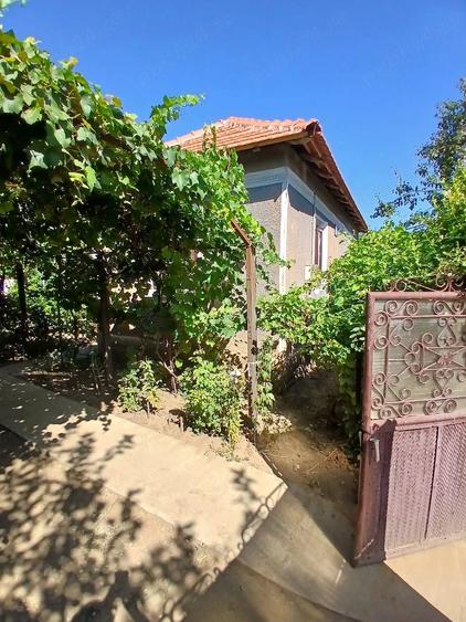 Casă cu 1 camere cu Teren 1200 Mp în Vânători
