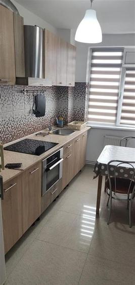 Apartament cu 2 camere decomandat, mobilat în Piața Unirii