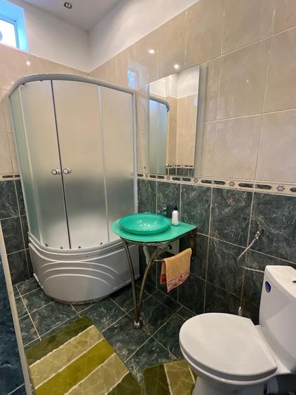 Casă individuală cu 8 camere cu Canalizare în P-ța Muncii