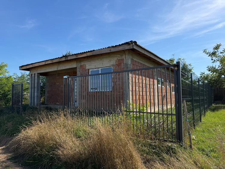Casă individuală cu 3 camere cu Teren 325 Mp în Florești