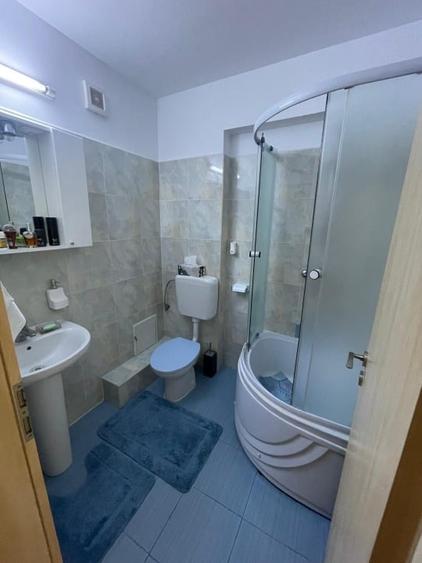 Apartament cu 3 camere decomandat, mobilat în Central