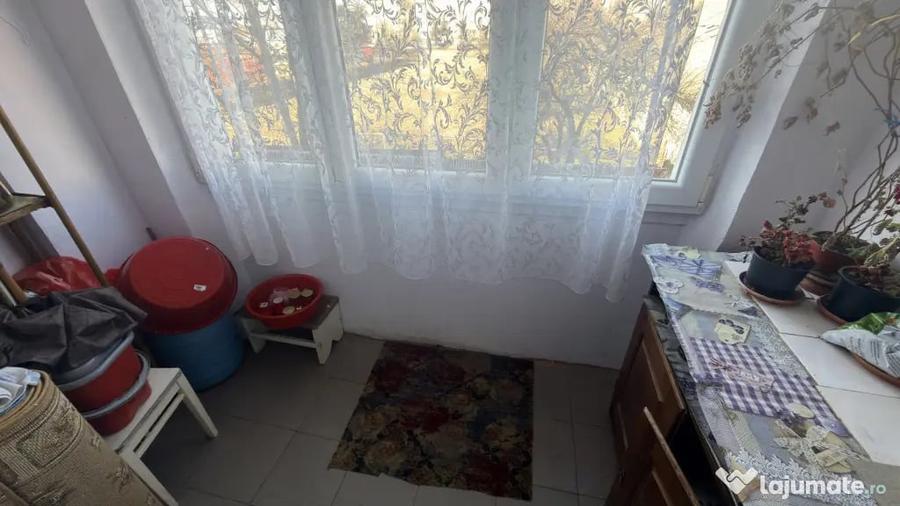Apartament cu 2 camere decomandat, mobilat în Vasile Aaron