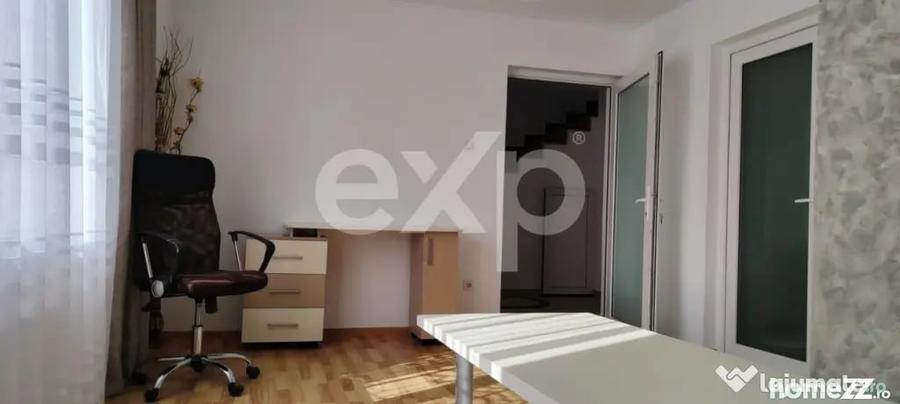 Casă cu 7 camere cu Teren 450 Mp în Central