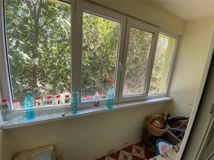 Apartament cu 3 camere semidecomandat în Vatra Luminoasă
