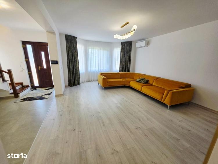 Casă cu 4 camere în Păulești