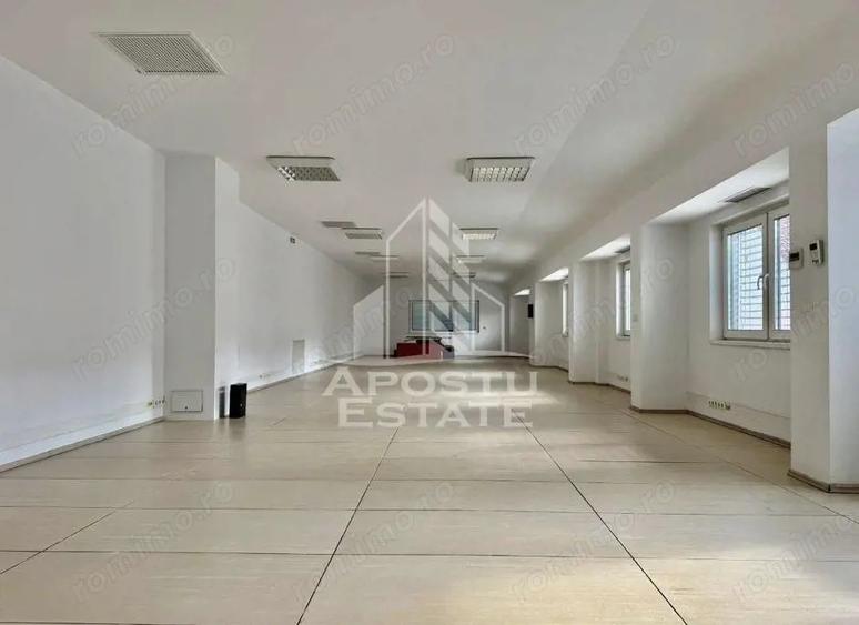 Casă cu 7 camere cu Teren 500 Mp în Bălcescu