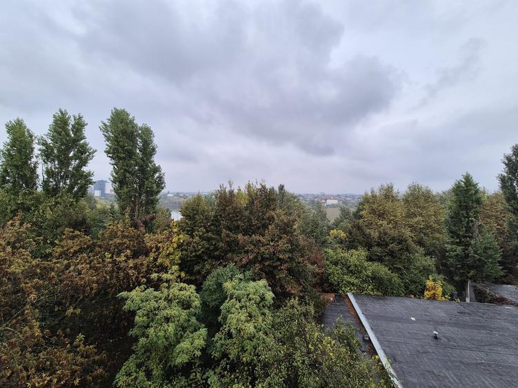 Apartament cu 4 camere semidecomandat, mobilat în Pantelimon