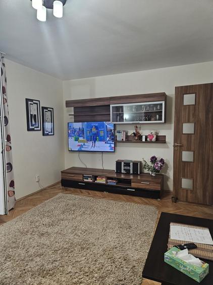 Apartament cu 3 camere decomandat în Dâmbu Pietros