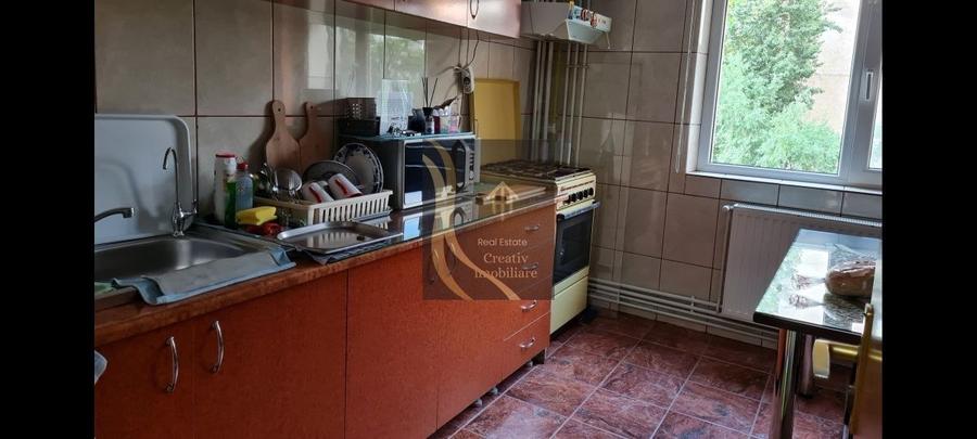 Apartament cu 3 camere decomandat în Vitan