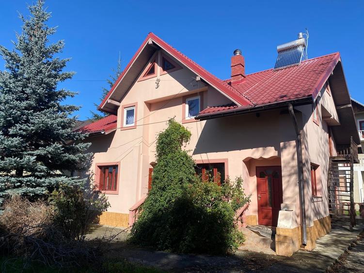 Casă individuală cu 8 camere cu Teren 1820 Mp în Vadu Moldovei