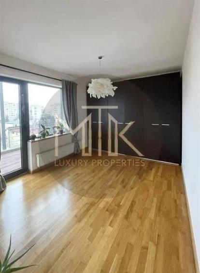Apartament cu 3 camere decomandat, mobilat în Arcul de Triumf