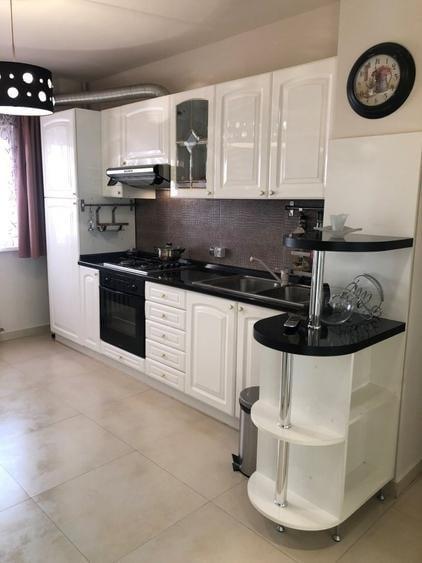 Apartament cu 4 camere decomandat, mobilat în Moșilor
