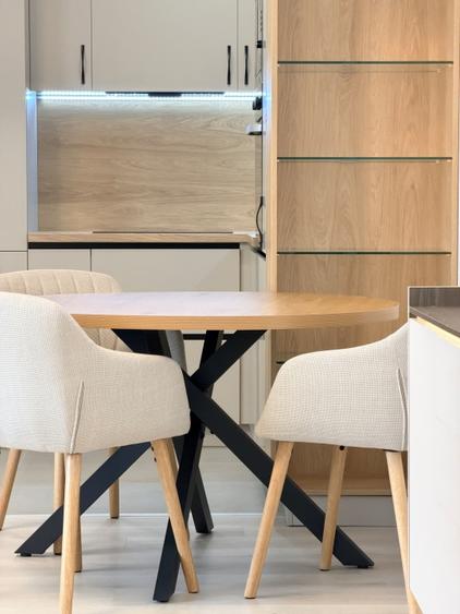 Apartament cu 3 camere decomandat, mobilat în Lipovei