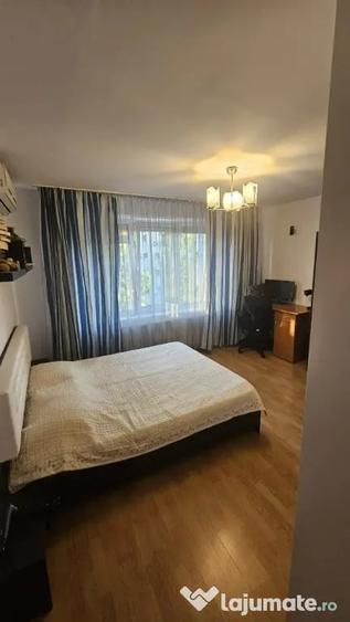 Apartament cu 4 camere decomandat în Dristor
