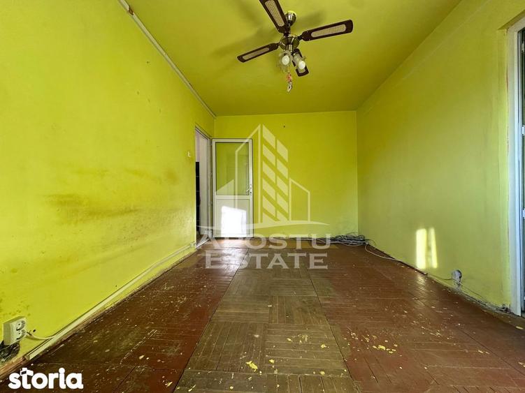 Apartament cu 3 camere nedecomandat, mobilat în Girocului
