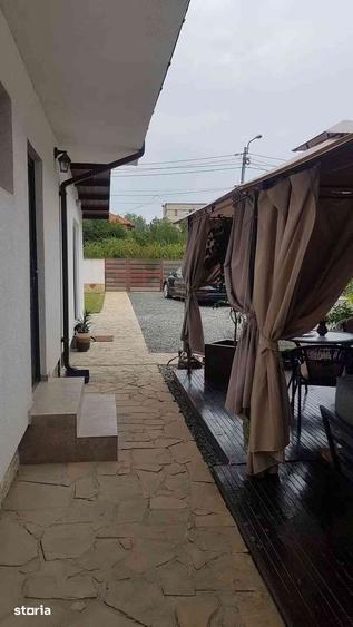 Casă cu 10 camere cu Teren 466 Mp în Central