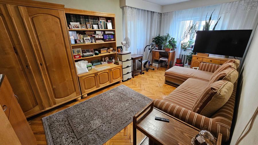 Apartament cu 4 camere decomandat în Dosu Bricii