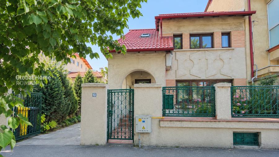Casă individuală cu 9 camere cu Canalizare în Cotroceni