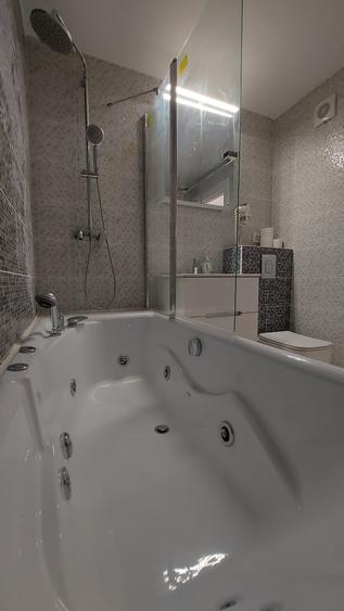 Apartament cu 3 camere semidecomandat, mobilat în Berceni
