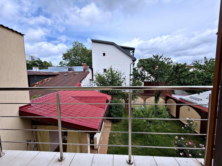 Casă individuală cu 8 camere cu Canalizare în P-ța Alba Iulia