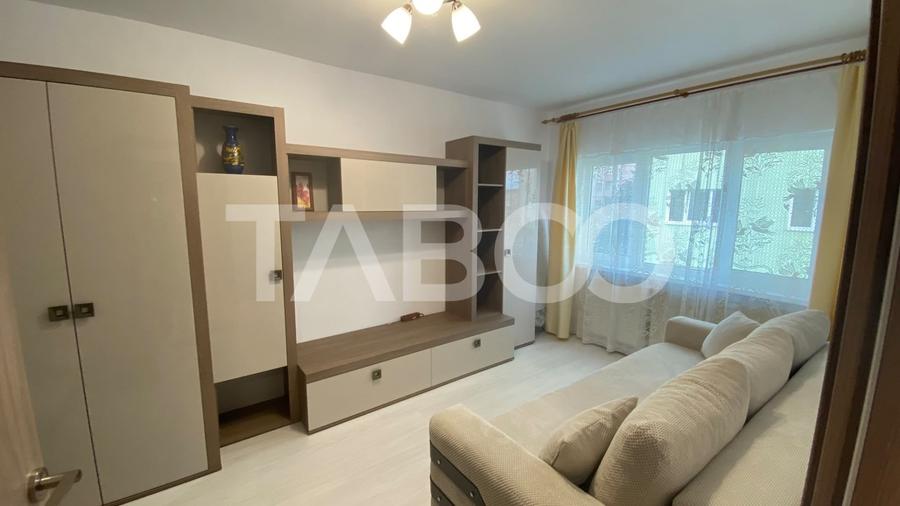 Apartament cu 3 camere decomandat, mobilat în Vasile Aaron