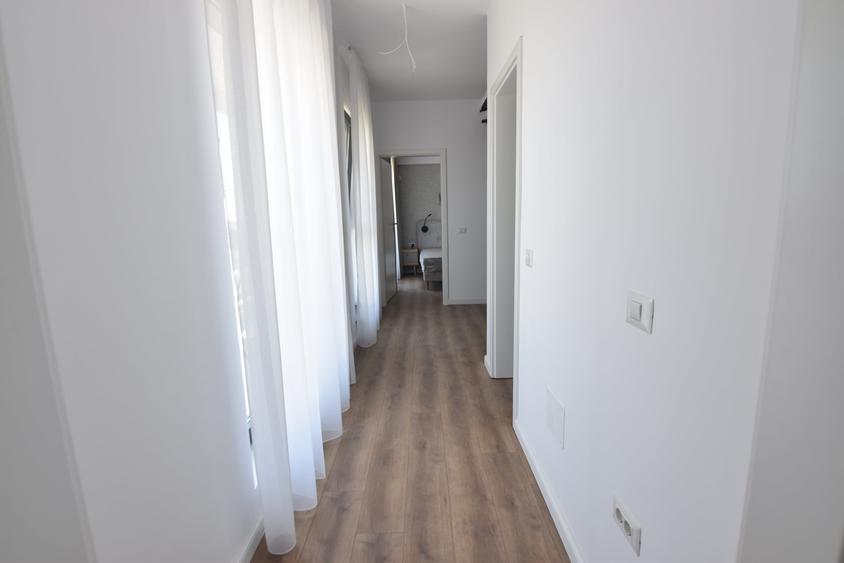 Penthouse cu 3 camere decomandat în Prelungirea Ghencea