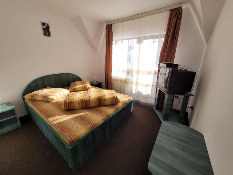 Casă cu 35 camere cu Canalizare în Sărișor